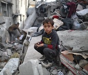 이스라엘, 유엔 휴전 결의에도 공격…구호품 잡으려던 가자주민 18명 사망