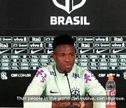 [VIDEO] Vinicius Junior in tears while speaking about racism in Spain