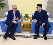 북한 당 대표단 베트남서 회담 “국제무대서 긴밀 연대”