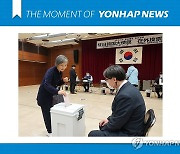 [모멘트] 제22대 국회의원선거 재외투표 시작