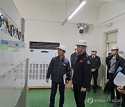 변전소 지하 전력구 점검하는 최민철 강원소방본부장