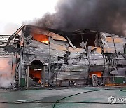 인천 창고 건물 화재로 검은 연기