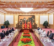CHINA-BEIJING-XI JINPING-SRI LANKAN PM-MEETING (CN)