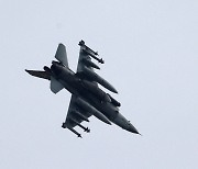 푸틴 "우크라 F-16 제공받으면 핵무기 공격 대비할 것" 또 위협