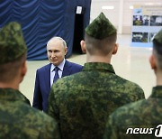 [포토] 푸틴 "우크라 F-16 받아도 영향 없다"