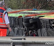 [포토] 독일 동부에서 발생한 버스 전복 사고