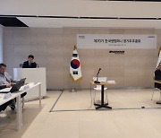 한국앤컴퍼니 주총장 참석한 조희원·조현식 남매…"오너리스크 예의주시"
