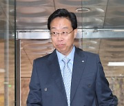 ‘7억대 금품수수 의혹’ 전 민주연구원 부원장 구속영장 기각