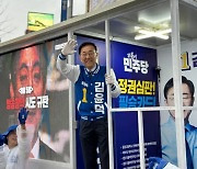 김윤덕 국회의원 후보, 공식선거운동 첫날 ‘민생’ 화두로 거리 유세
