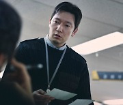 ‘파묘 천하’ 끝낸 ‘댓글부대’, 개봉일 박스오피스 1위