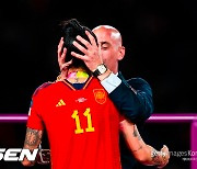 "합의된 입맞춤" 뻔뻔한 거짓말... '강제 키스 논란' 스페인축구협회 회장에 '징역 2년 6개월' 구형