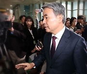 '방산' 공관장 회의 참석한 이종섭…"다음 주도 공무 수행"