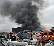 파주 페인트 도장 공장에서 불…외국인 근로자 1명 부상