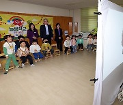 유인촌 장관, 늘봄학교 문화예술 프로그램 현장 방문