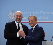 [포토] 바르샤바서 만난 우크라와 폴란드 총리들