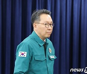 의대교수 비대위 "박민수 차관 언행이 걸림돌…언론 대응서 빼라"