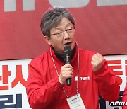 유승민 "민생경제 실패·공정엔 의문…尹, 진짜 좀 반성하셨으면"