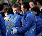 한명숙·유시민에 이어...이번에도 ‘경기동부’에 산소통 달아주나