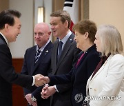 윤석열 대통령, 미국 상·하원 의원단 접견