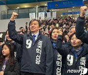 조국 조국혁신당 대표, 전북 익산역 방문