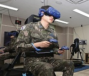 VR 고글끼고 전투기 정비교육…"드문 상황도 반복 숙달 가능"