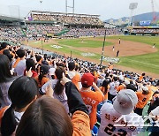 스윕, 7연승, 황준서 데뷔승, 18안타 폭죽, 역사에 남을 매진...대전이 행복했다 [대전 현장]