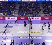 대한항공, OK금융그룹에 완승...4시즌 연속 통합우승까지 '1승'