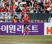 ‘BTS 뷔 응원에도’ 강원, 린가드 빠진 서울과 1-1 무승부