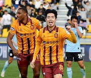 '데뷔전서 첫 골' 광주FC 문민서 골 세리머니