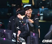 ‘변수를 상수로’…DK, 짜릿한 3-2 역전극 KT 꺾고 PO 2R 진출(종합) [LCK]