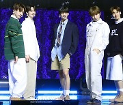 투어스, 세븐틴 콘서트 깜짝 등장..'첫 만남' 퍼포먼스 선보여 [스타현장]