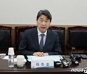 경북대 찾는 이주호 "의대생 직접 만나 대화하고 싶다"