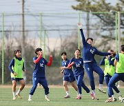 여자 축구대표팀 '즐거운 훈련'