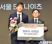 [JB포토] SK 오재현 '최우수 수비상의 주인공'