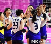 15년 기다린 김연경 꿈 막고, 8년 만에 챔피언 등극! 현대건설, 흥국생명 꺾고 V3 달성…모마-양효진 56점 합작 [현건V3]