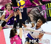 ‘챔프전 찢었다’ 3G 109점 올린 현대건설 모마, 챔프전 MVP 등극…31표 중 25표 획득, 양효진 6표 [MK인천]