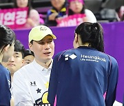 [ST포토] 김연경, 강성형 감독님 우승 축하드려요