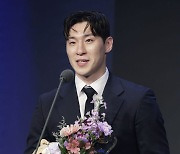 MVP 놓친 아쉬움vs5관왕 기쁨→이정현의 마음, 어디가 더 컸을까? [KBL 시상식 현장]