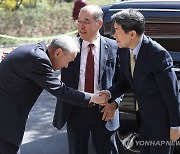 경북대학교 의과대학 찾은 이주호 장관