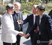 경북대학교 의과대학 찾은 이주호 장관