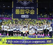 현대건설, 흥국생명 꺾고 13년 만의 통합우승…모마 챔프전 MVP(종합2보)