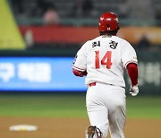 홈런으로만 10타점…SSG, 대포 5방 앞세워 두산에 13-6 역전승