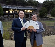 尹, 충남 찾아 "제 마음의 고향, 충청 발전에 혼신"