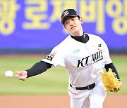 ‘KT 선발야구 부활’ 고영표 QS 역투+장성우 스리런포, 난적 KIA에 10-6 승리…3연패 탈출 [수원 리뷰]