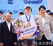 [ST포토] 챔피언결정전 MVP 받은 정지석