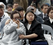 “꿈에 나와도 몰라봤을 아버지…76년 만에 뵙습니다”