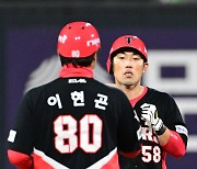 [MD포토] 서건창 '이번에는 2루타'