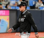 [MD포토] 이강철 '올 시즌도 슬로우 스타트인가'