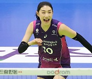 복귀 후 3연속 준우승…계약종료 김연경의 선택은?