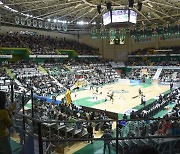 '봄농구 시작도 안 했는데' KBL, 역대 최초 입장 수입 100억 돌파…관중 23% 늘었다